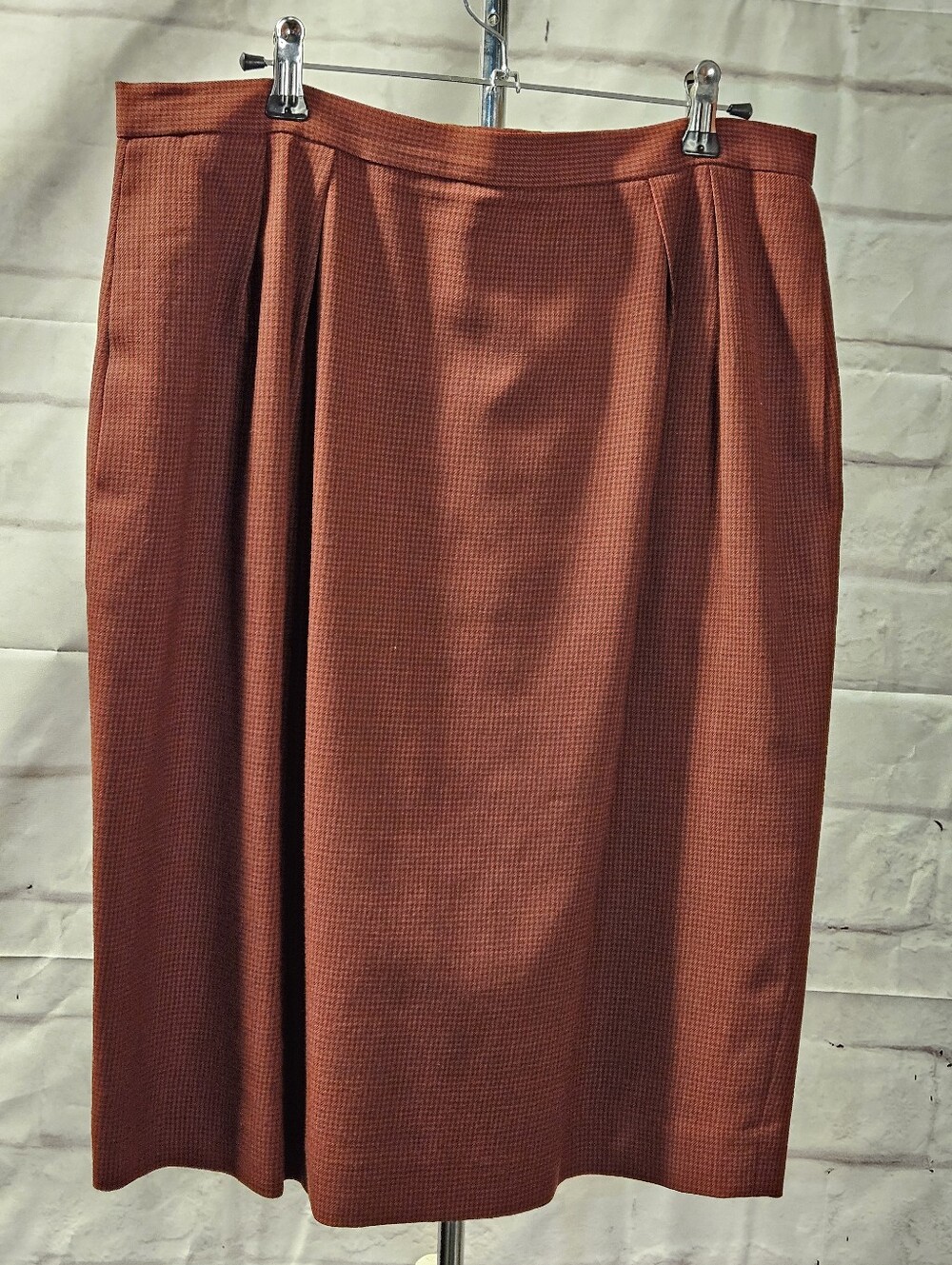 Jones New York Rust-Toned Midi Skirt - Tailored Pencil Silhouette - Picture 7 of 8